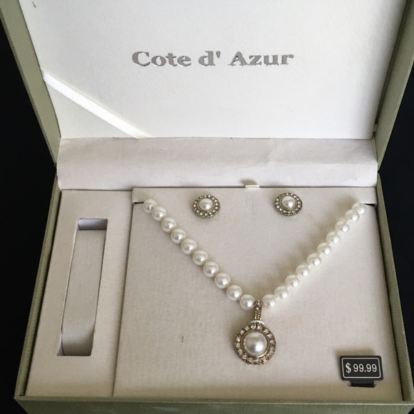 Cote D’Azur Fashion Jewelry Faux Pearl Necklace and Earrings Set - Picture 1 of 13